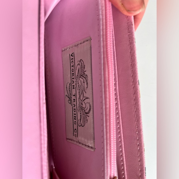 Adorable white rose floral ladies wallet with tassle - Picture 7 of 7